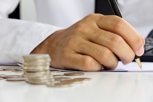 Have You Lost Money After Investing with Christopher F. Veale? on silverlaw.com